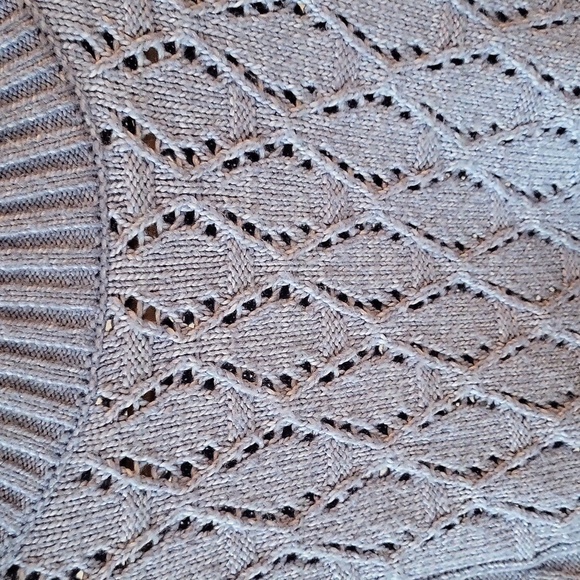 Mixed-Sleeves Sweater - Picture 4 of 6